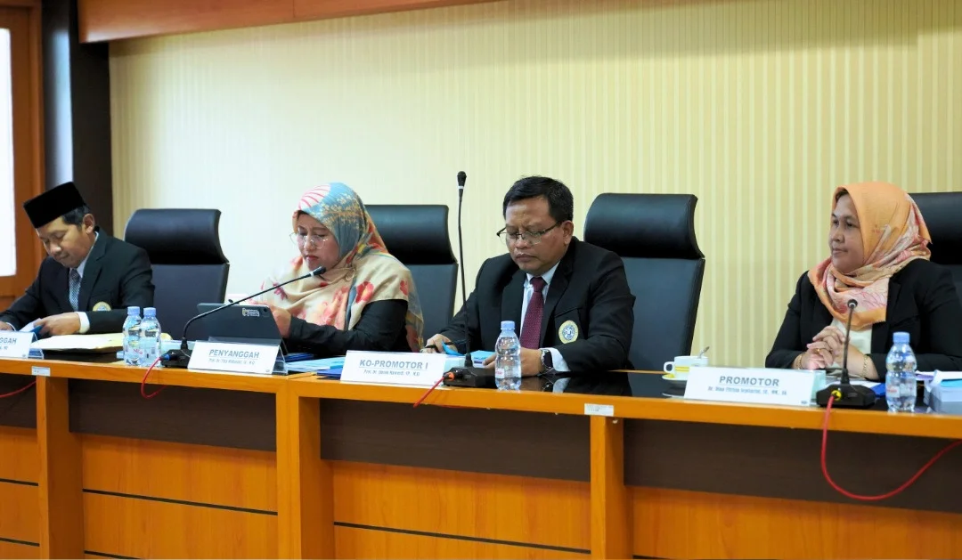 Foto: Para penguji dalam disertasi gelar doktor Syaifullah Asyik di Universitas Airlangga.
